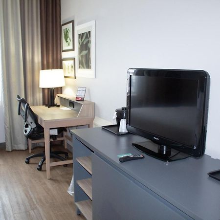 Country Inn & Suites By Radisson, Big Rapids, Mi Esterno foto