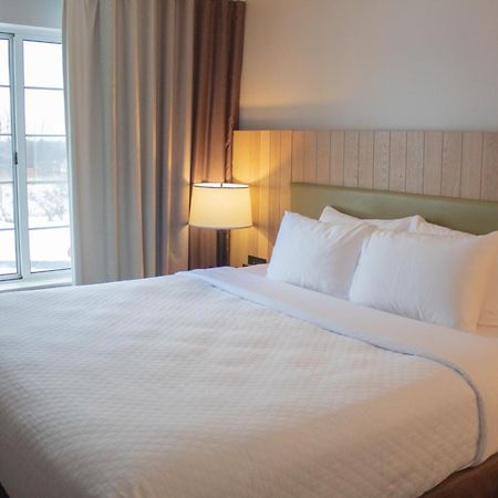Country Inn & Suites By Radisson, Big Rapids, Mi Esterno foto