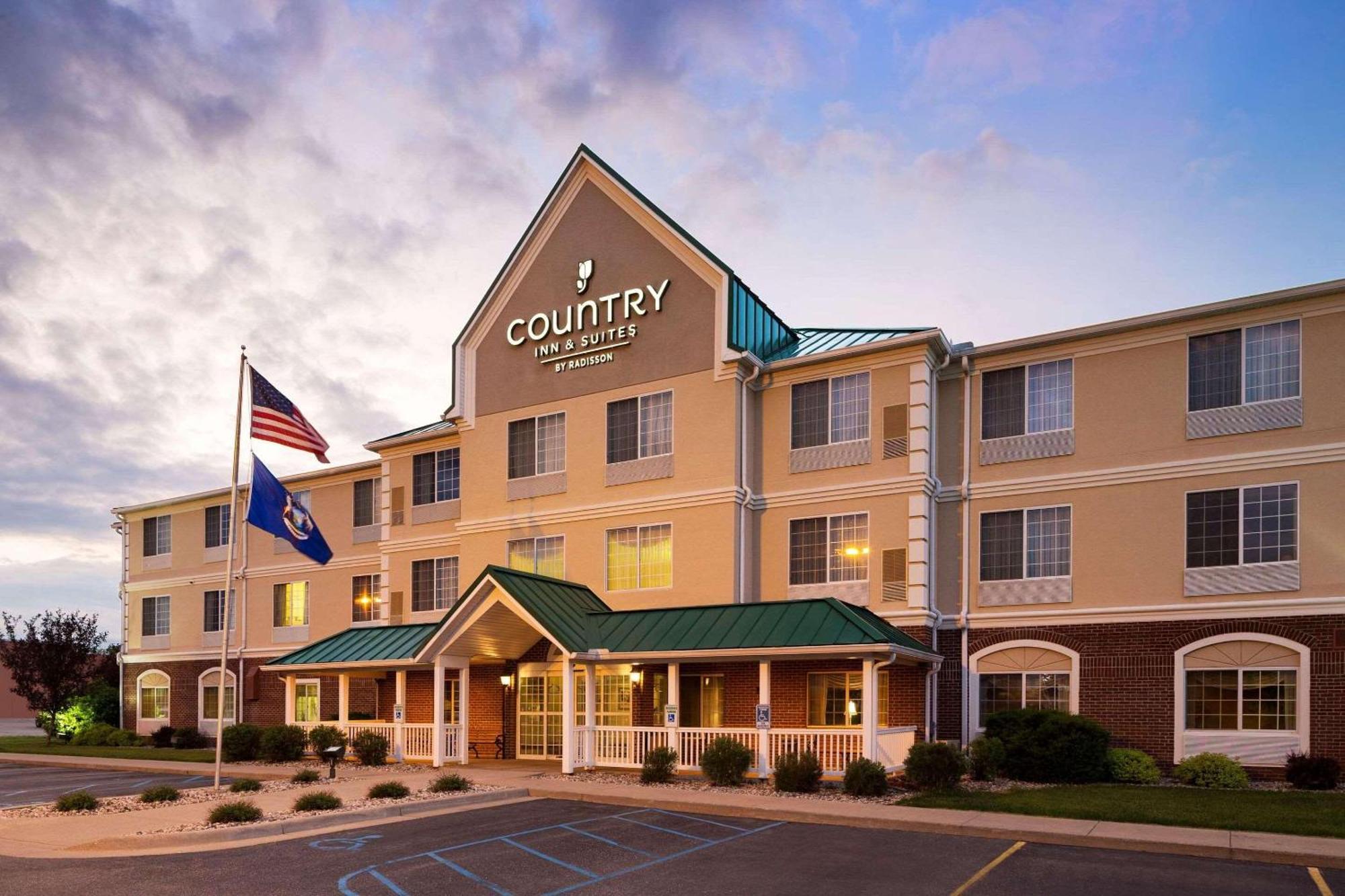 Country Inn & Suites By Radisson, Big Rapids, Mi Esterno foto