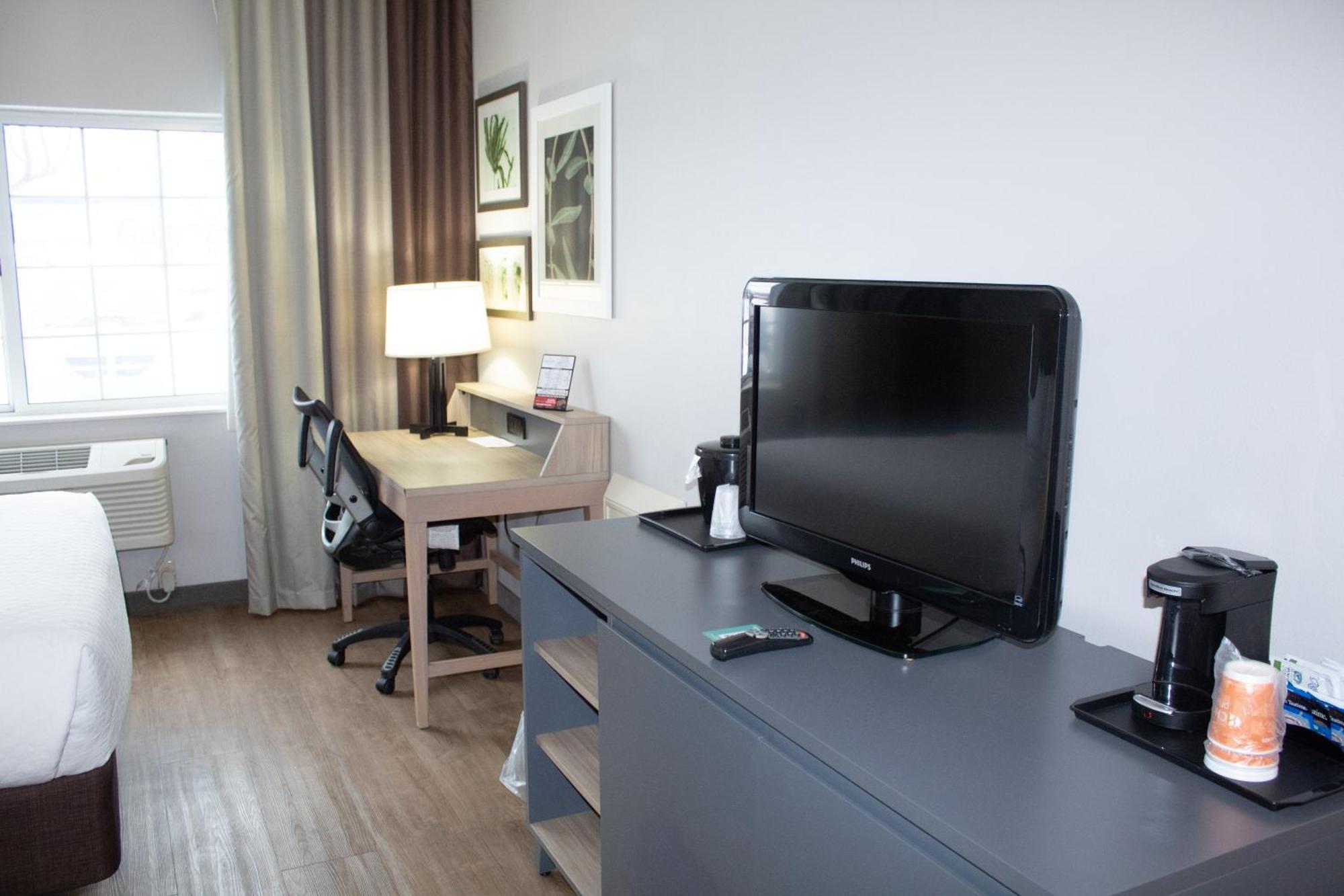 Country Inn & Suites By Radisson, Big Rapids, Mi Esterno foto