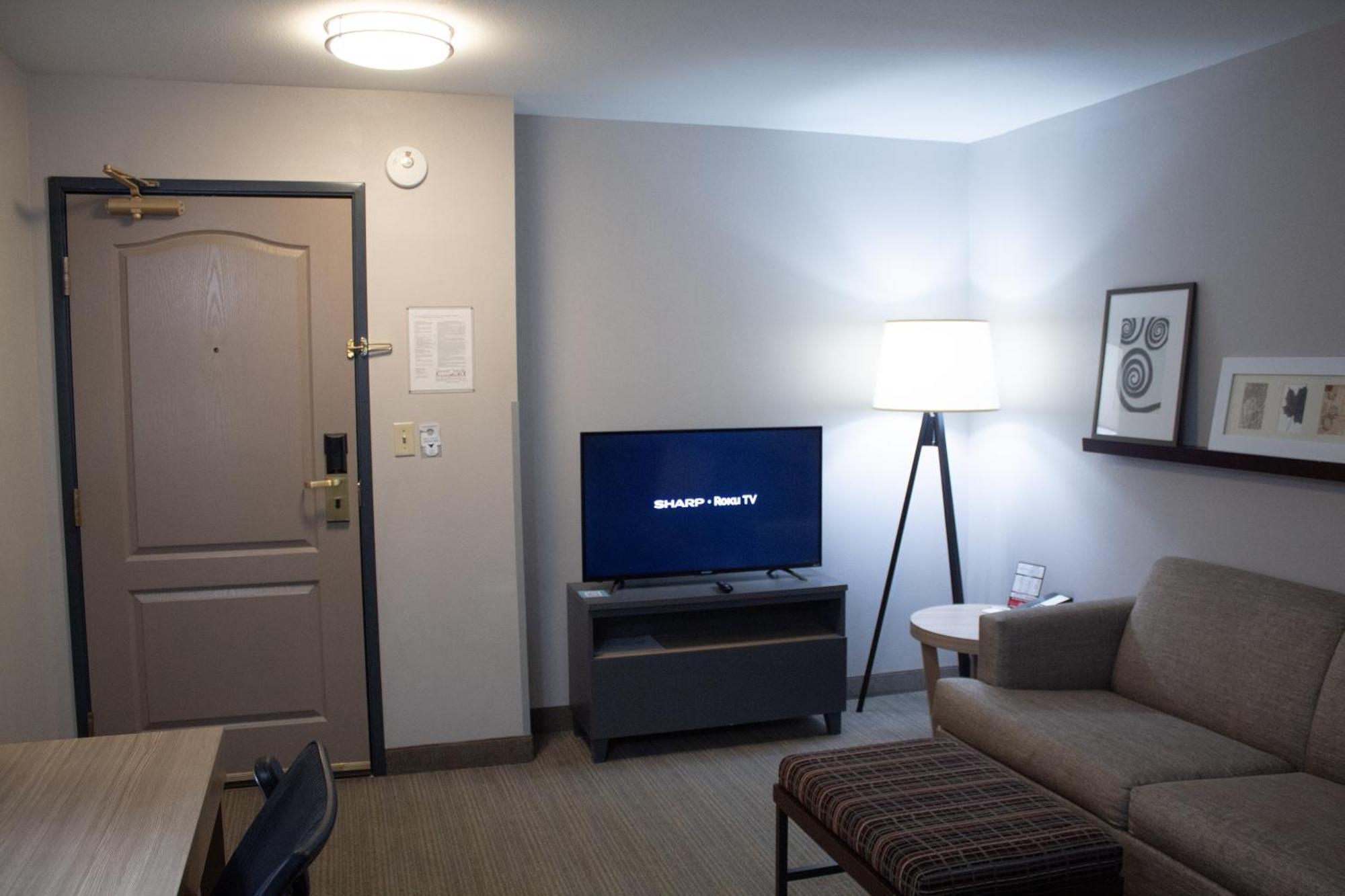 Country Inn & Suites By Radisson, Big Rapids, Mi Esterno foto