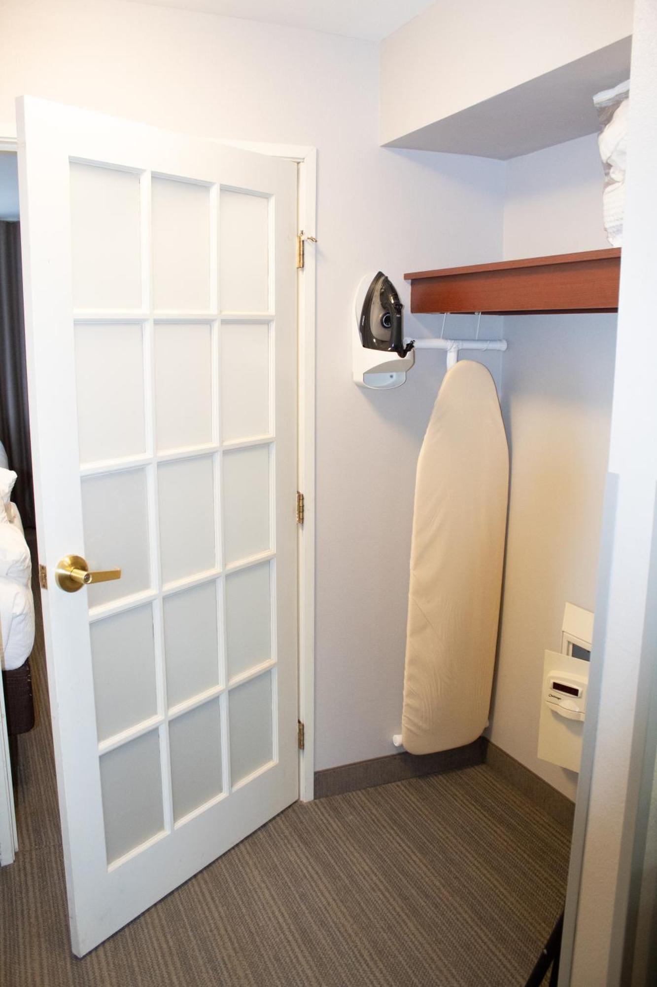 Country Inn & Suites By Radisson, Big Rapids, Mi Esterno foto